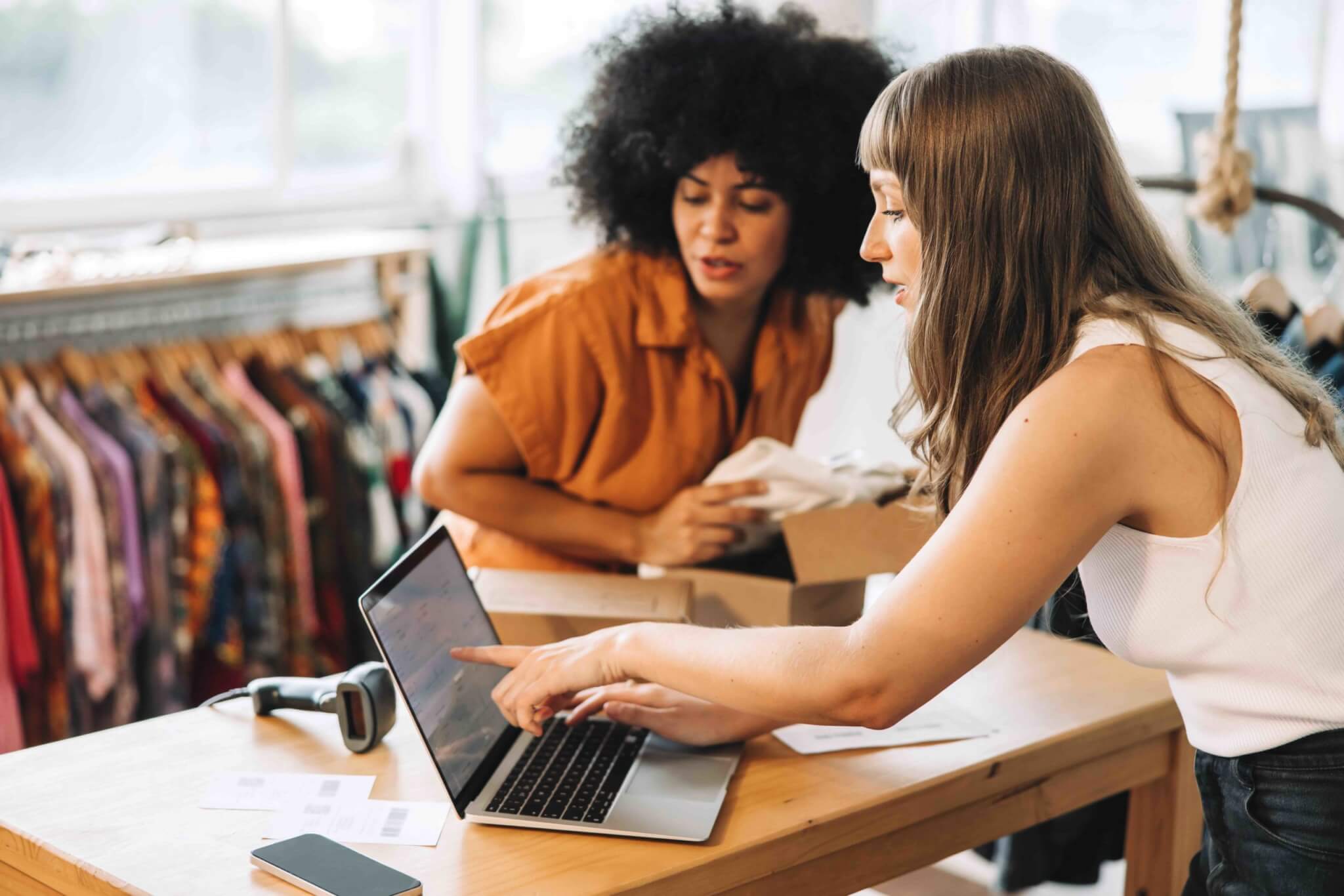 Comment impliquer efficacement vos franchisés dans les décisions grâce aux sondages interactifs ?