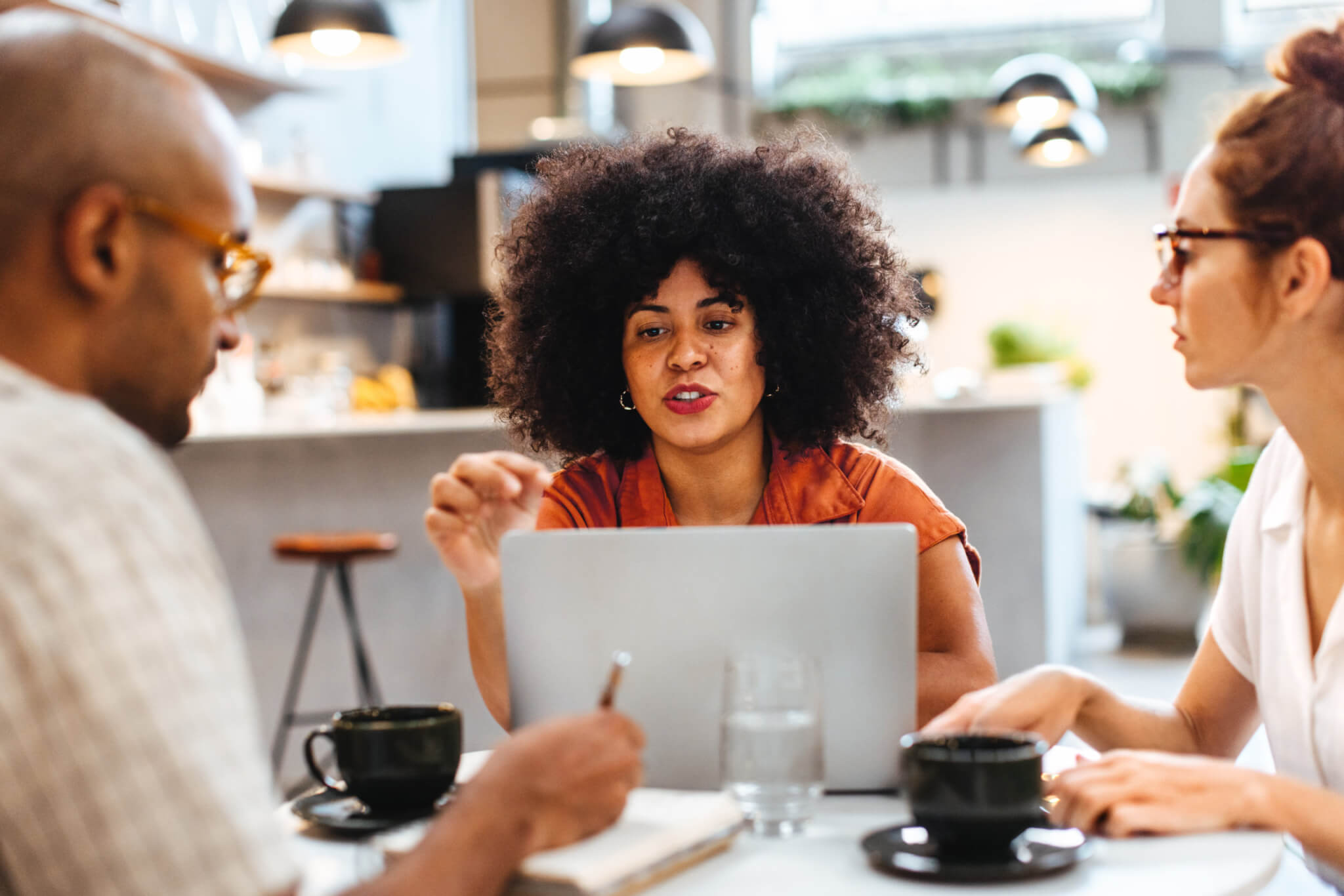 Comment Idelink vous aide à collaborer avec les équipes de vos franchisés en préservant leur autonomie ?